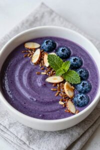 berry spinach smoothie bowl