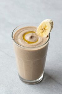 creamy banana peanut smoothie