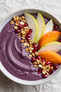 healthy berry smoothie bowl