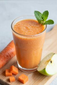 healthy carrot apple smoothie